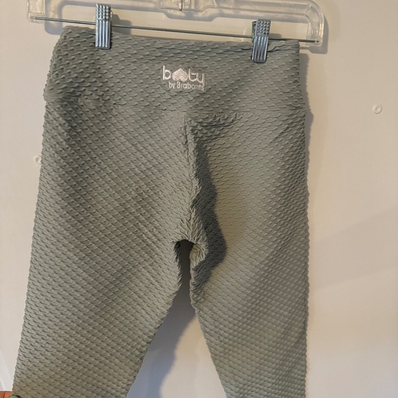 BBB Croco Skin Cropped Leggings-Frost - Picture 2 of 2